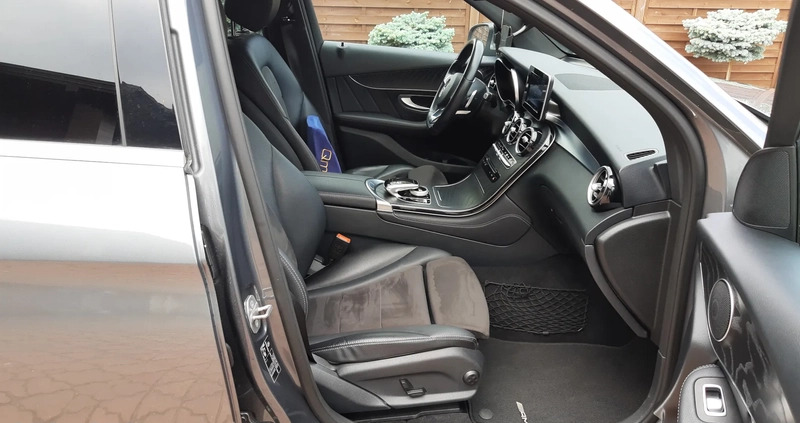 Mercedes-Benz GLC cena 146000 przebieg: 92000, rok produkcji 2017 z Pabianice małe 326